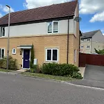 Detached Home, Easy Access For Milton Keynes