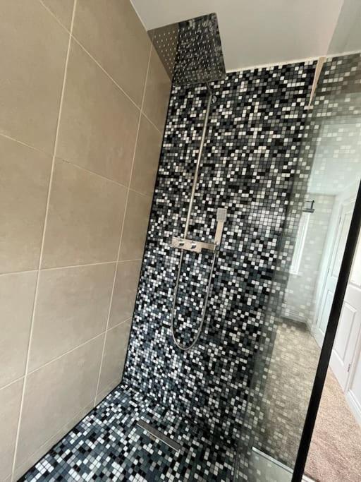 Detached Home, Easy Access For Milton Keynes