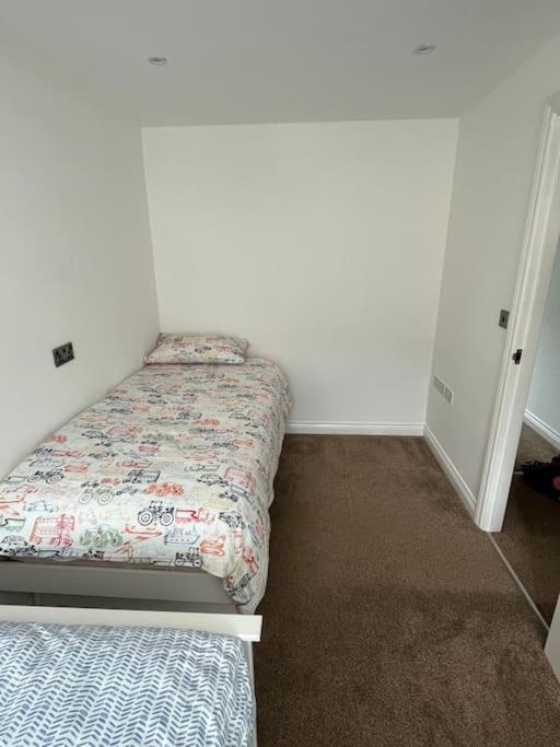 Detached Home, Easy Access For Holiday home