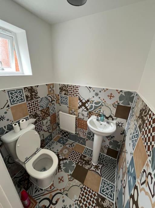 Detached Home, Easy Access For Milton Keynes